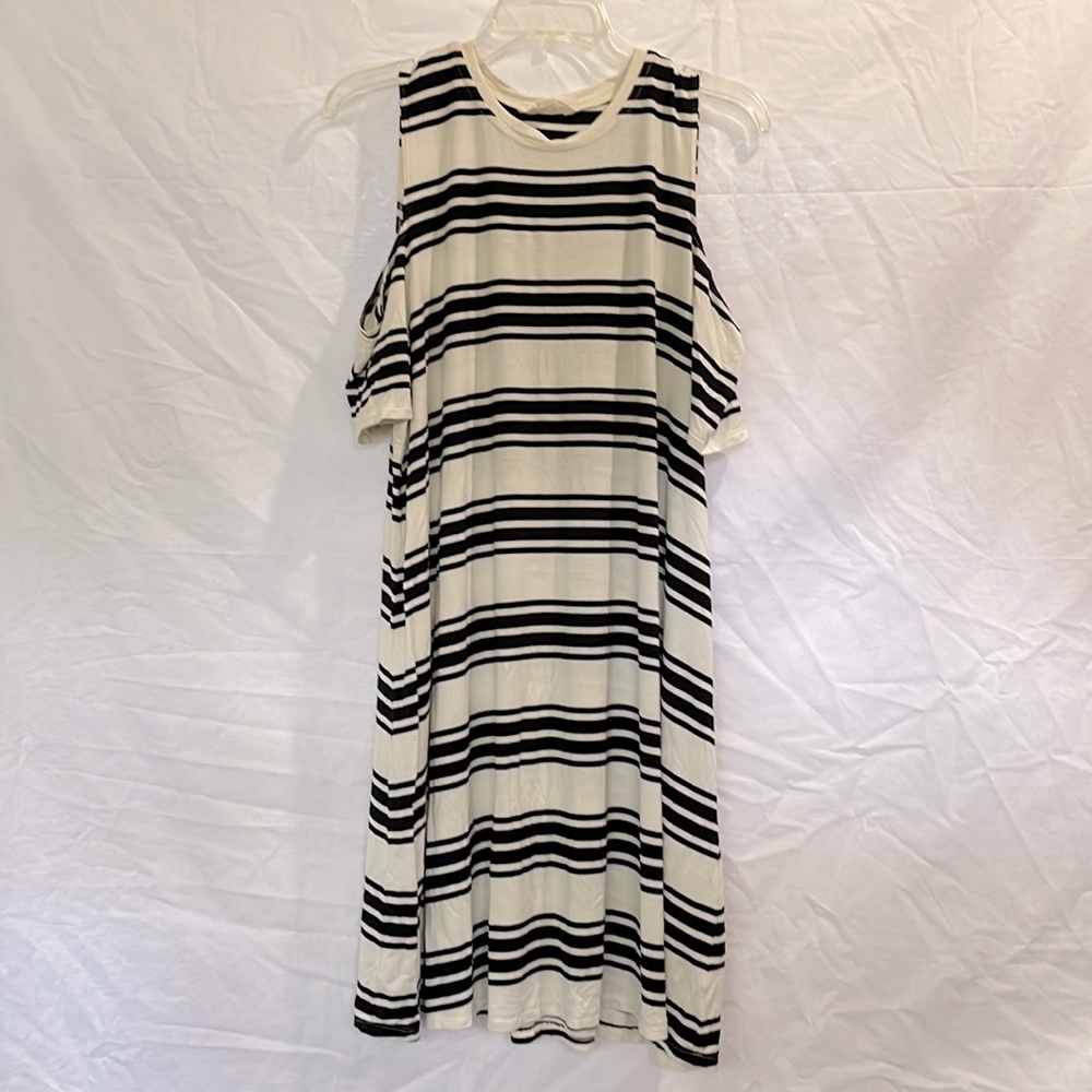 American Eagle Outfitters Cold Shoulder Soft & Sexy Dress